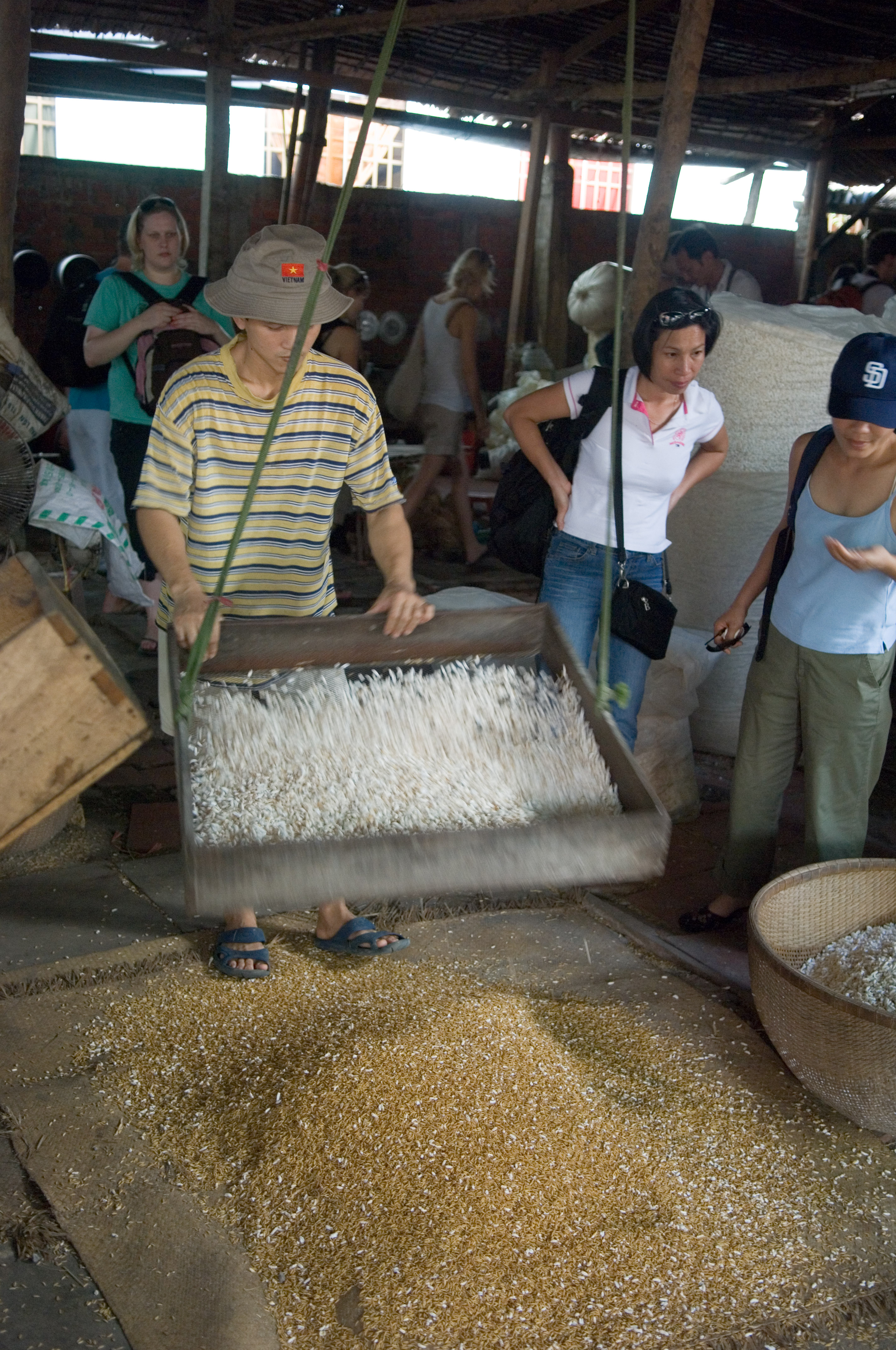 separating light particles like husk from rice